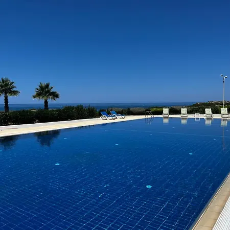 Coastal Garden In Tatlisu, North Cyprus 法马古斯塔